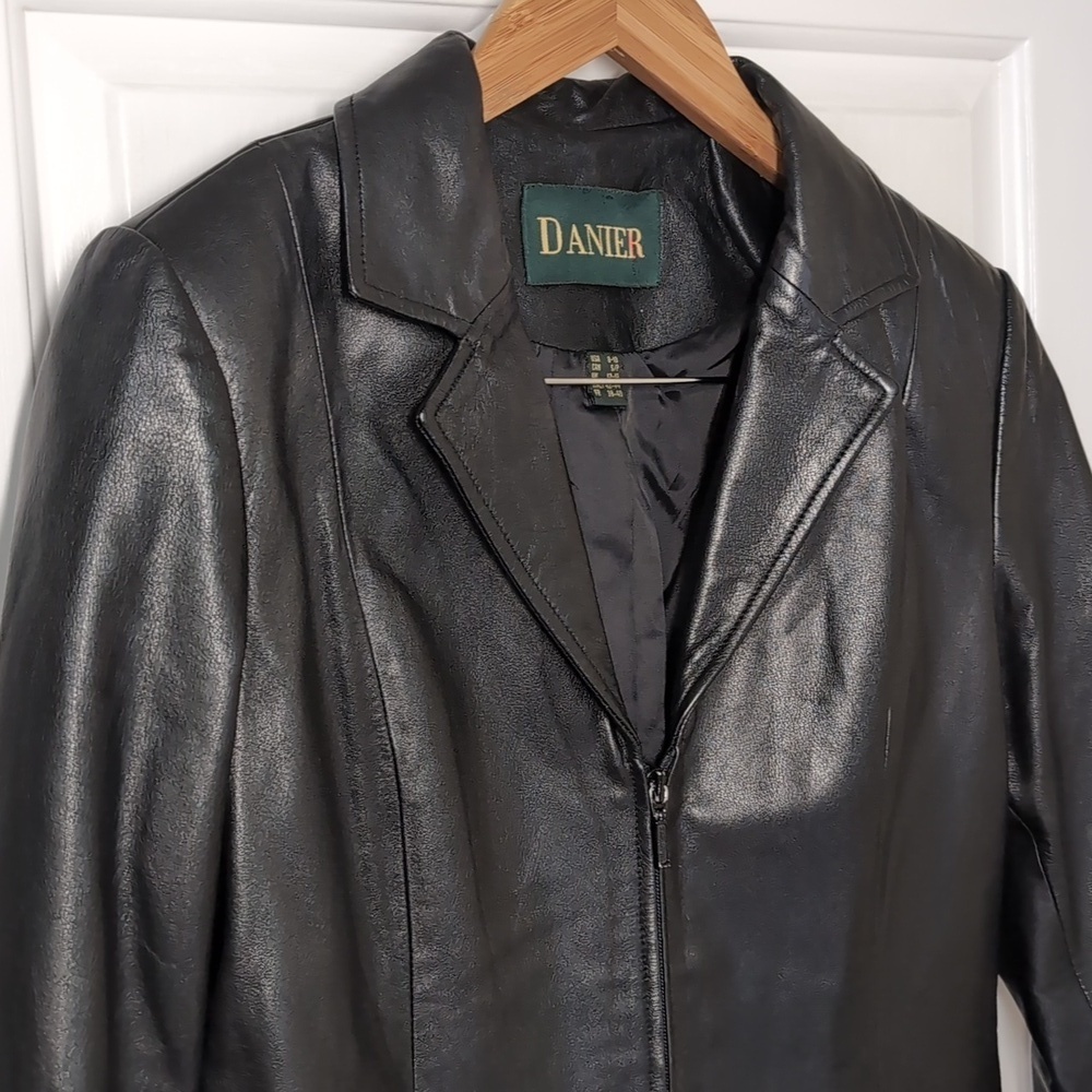 Danier Women's Black Leather Jacket Size Small - Picture 7 of 16